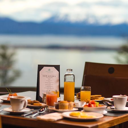 Arakur Ushuaia Resort & Spa Exterior foto Breakfast at the Lake House